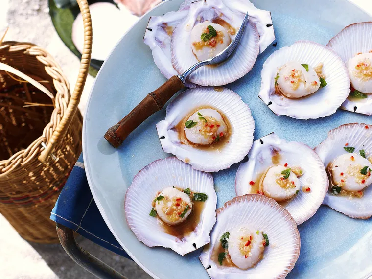 Scallops with ginger and lemongrass