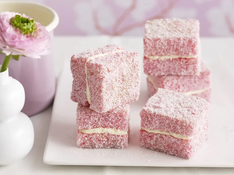 Strawberry jelly cakes