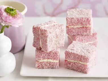 Strawberry jelly cakes
