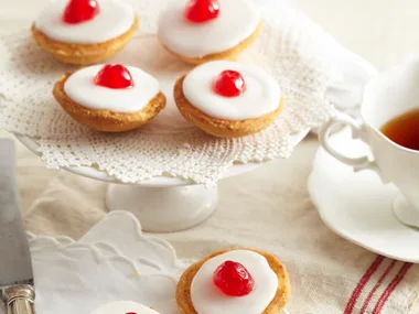 Cherry bakewell tarts