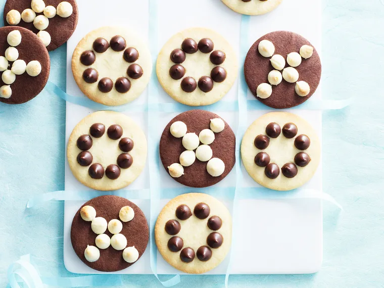 Choc-vanilla noughts and crosses