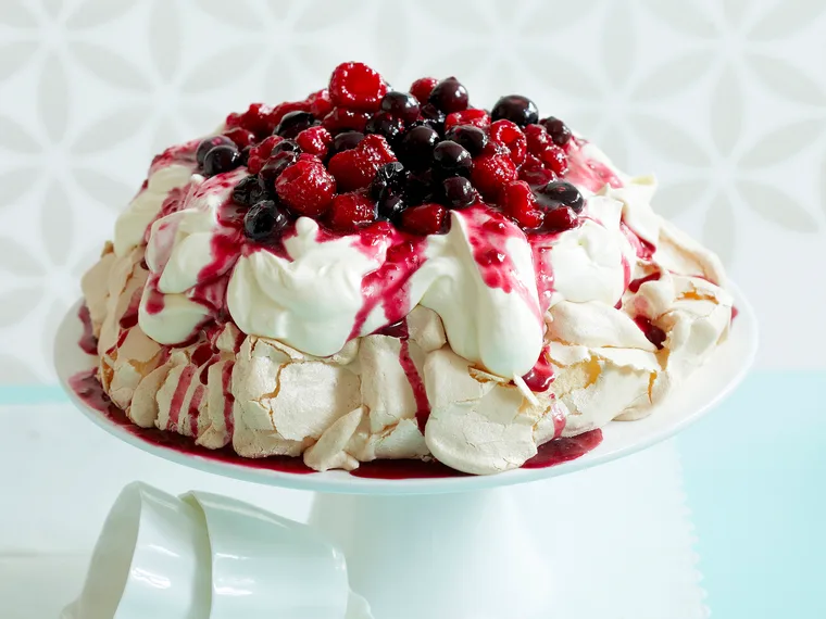 Pavlova with berry compote