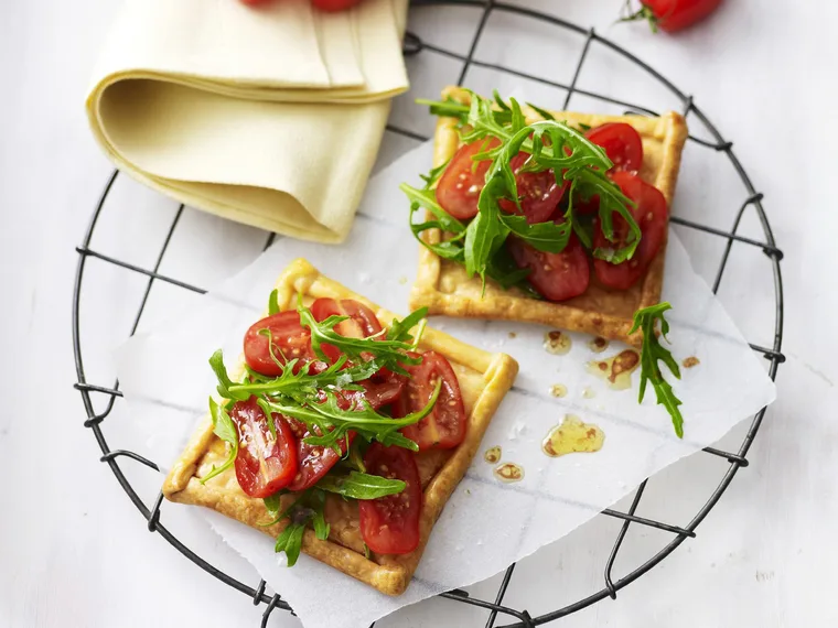 Tomato- and rocket tarts