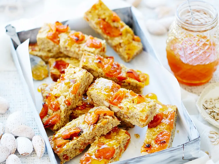 Apricot and almond muesli slice