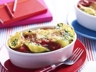 Baked stuffed conchiglioni