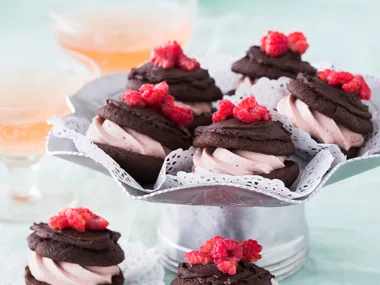 Chocolate raspberry kisses