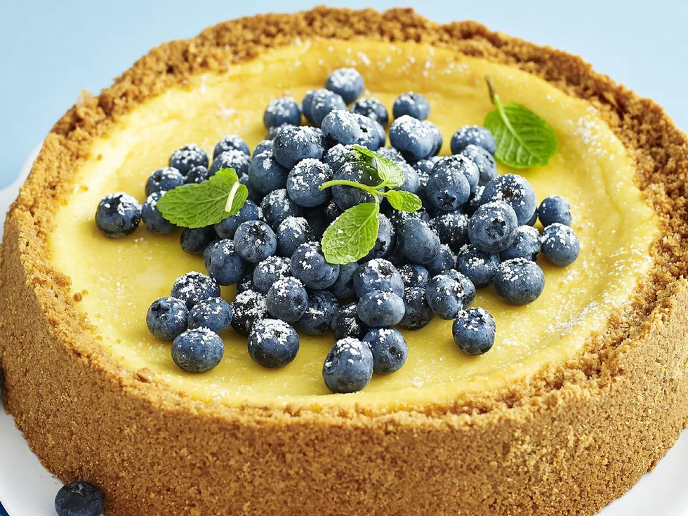 baked sour cream cheesecake