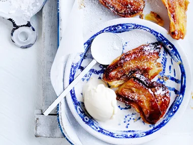 Little cinnamon banana tarte tatins