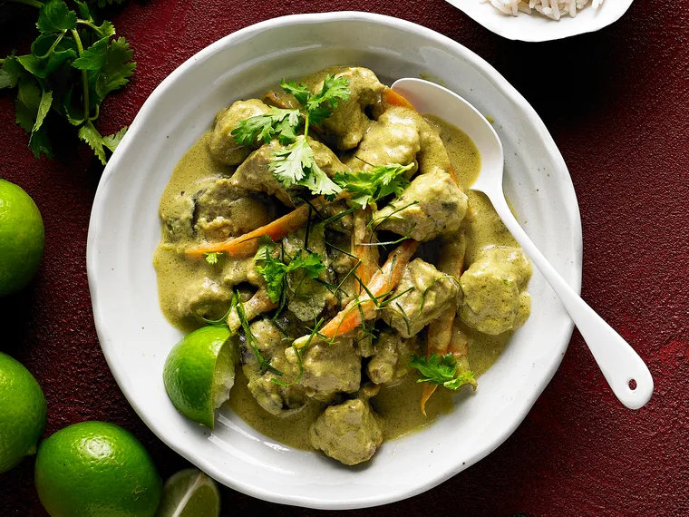 Slow-cooker pork and lemongrass curry