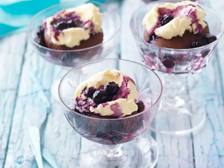 Red wine and blueberry cupcakes