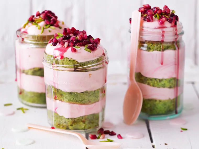 Pistachio and pomegranate cakes