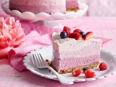 Berry ice-cream cheesecake