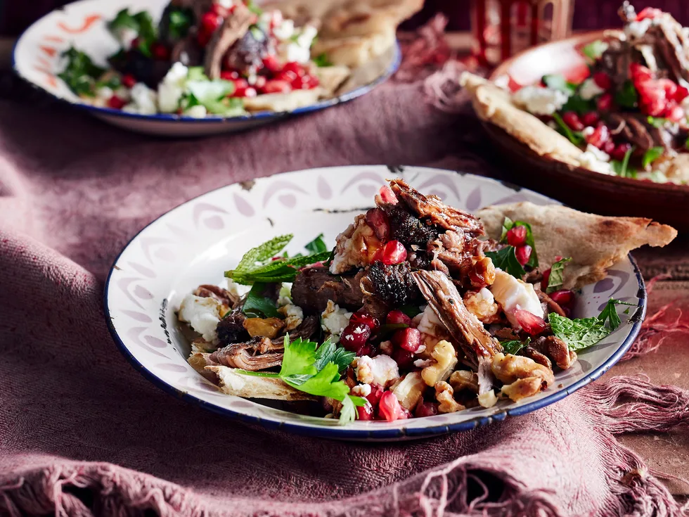 Lamb salad with pomegranate and walnuts