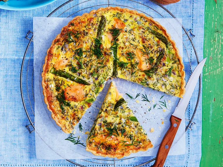 Smoked salmon and asparagus quiche
