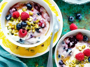 Berry semolina porridge