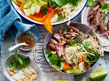 Noodle salad with ginger-rubbed beef