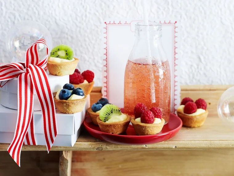 Custard fruit tarts