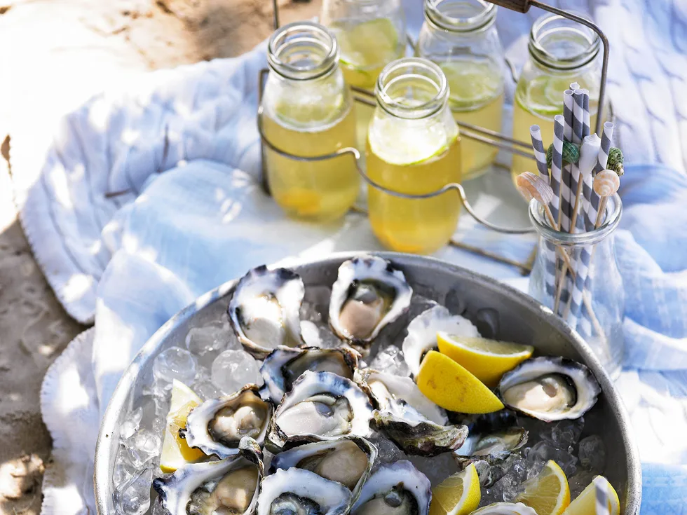 Shogani cocktail with oysters