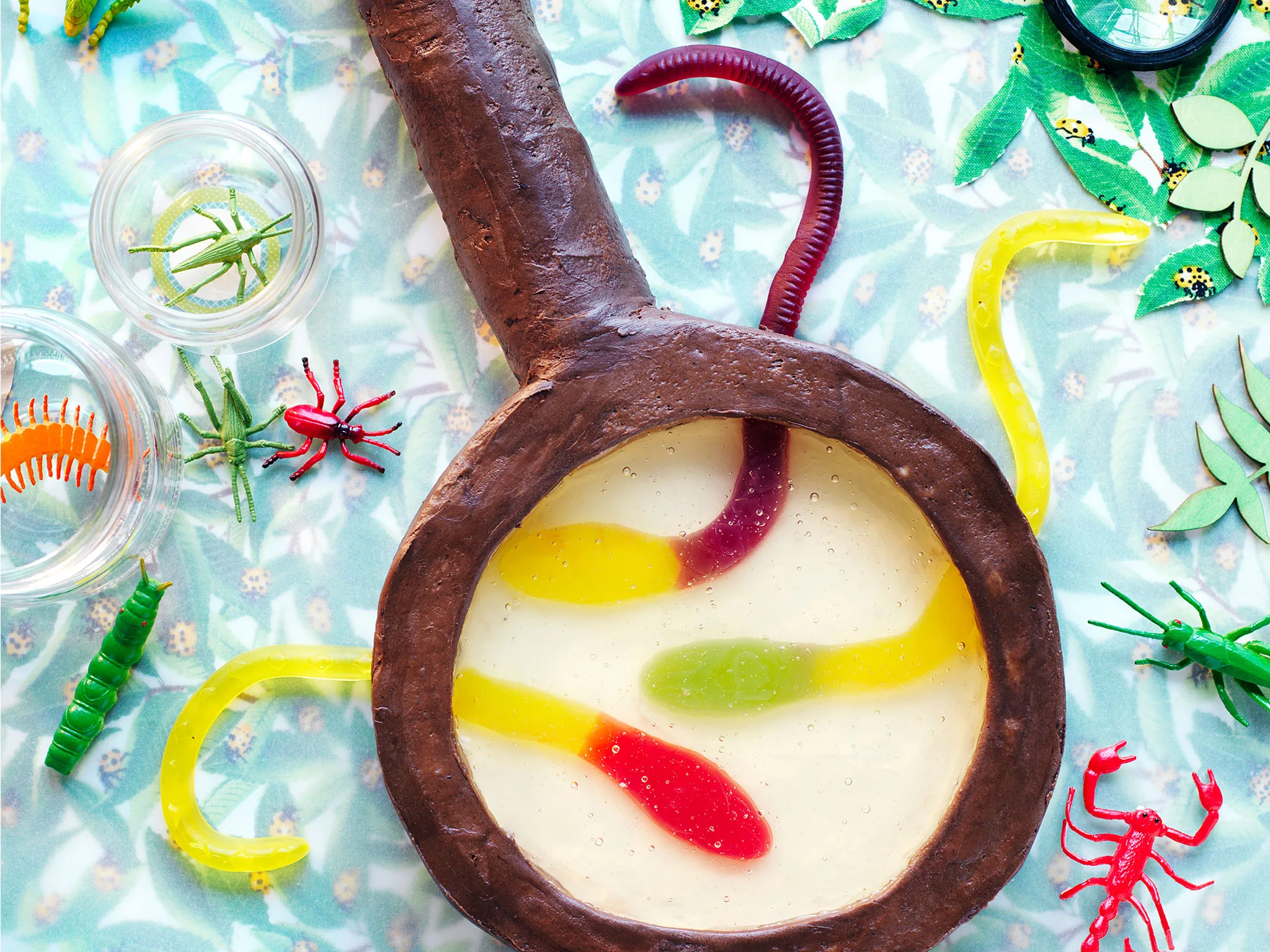 Magnifying worm cake