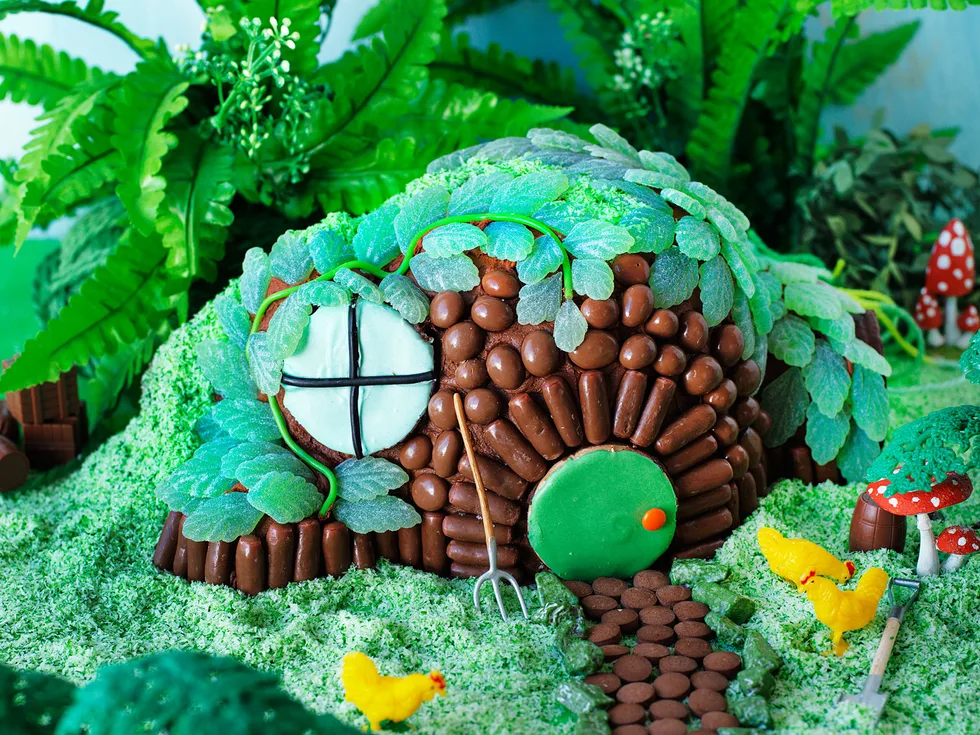 Hobbit's house cake