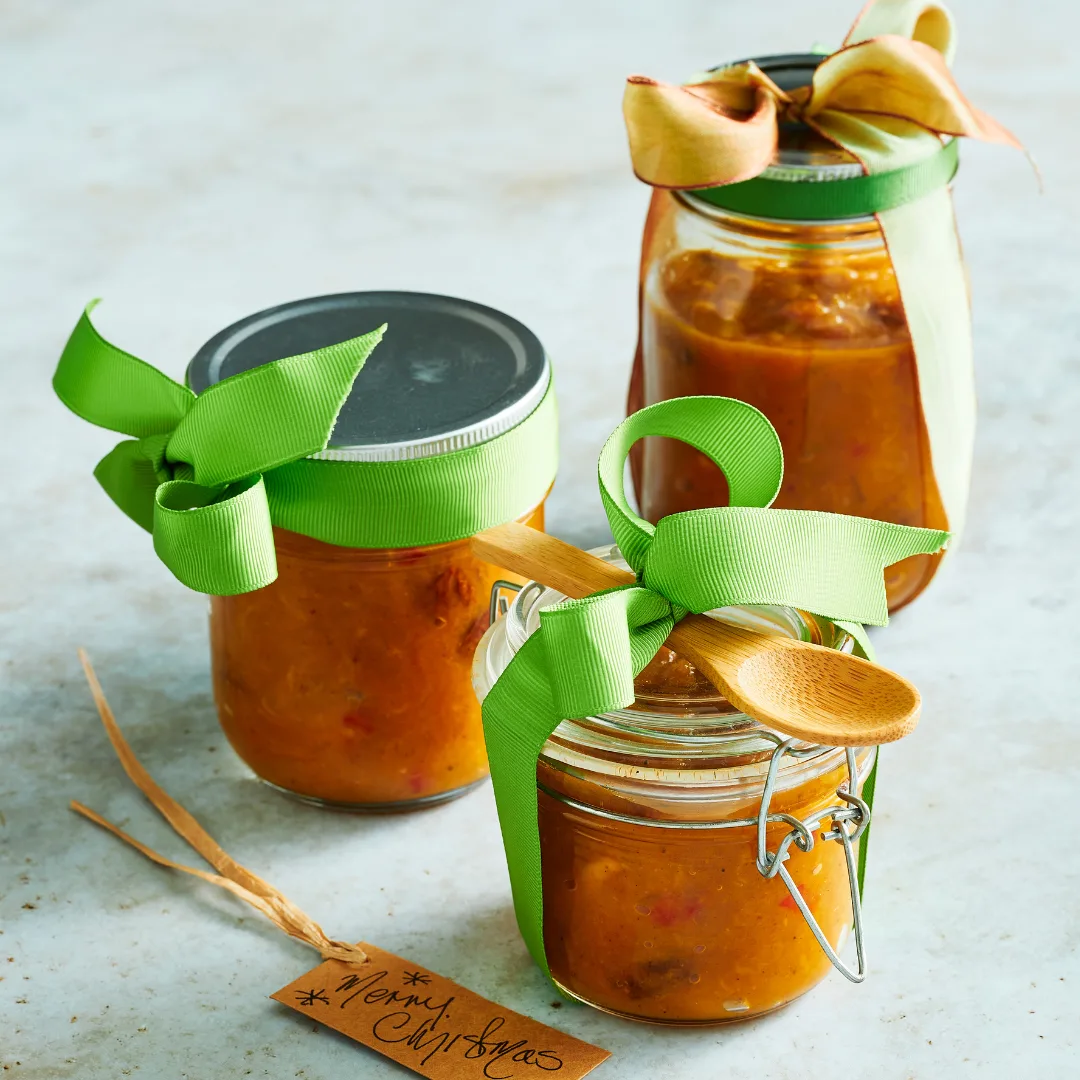 currried mango chutney in jars decorated with ribbon