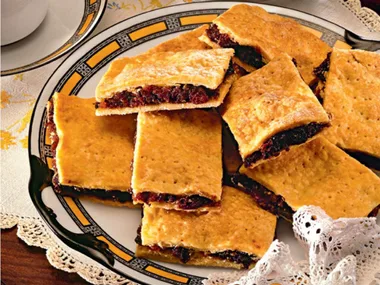 Women’s Weekly Vintage Edition: Garibaldi slice
