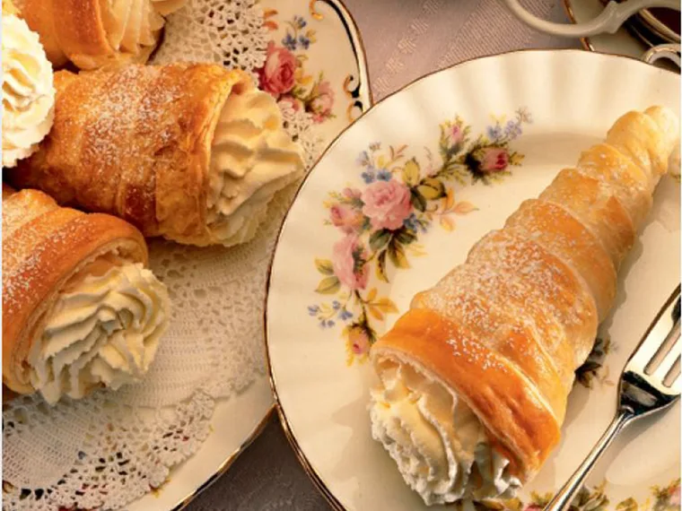 Women&rsquo;s Weekly Vintage Edition: Cream horns