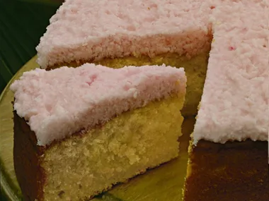 Retro Recipes: Women’s Weekly Vintage Edition – Cakes and Slices