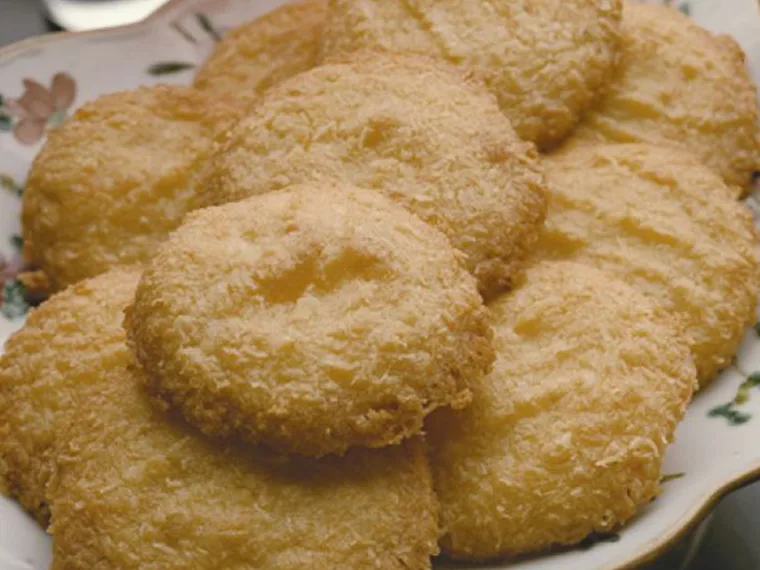Women&rsquo;s Weekly Vintage Edition: Satay cheesettes