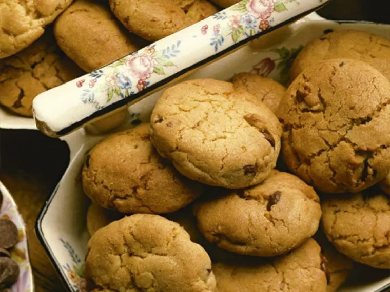 Women’s Weekly Vintage Edition: Chocolate chip cookies