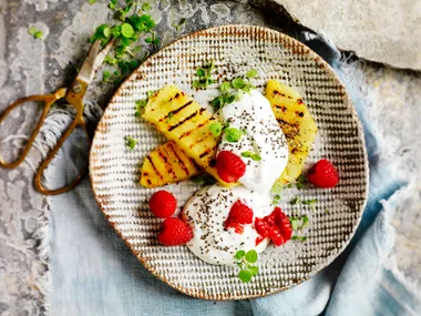 Grilled pineapple with yoghurt and chia