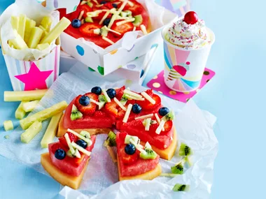 Healthy fruit ‘pizza’ kids birthday party cake