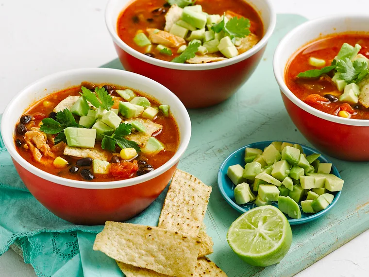 10 minute chicken and bean tortilla soup