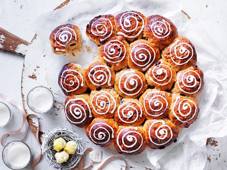 White chocolate and cranberry buns