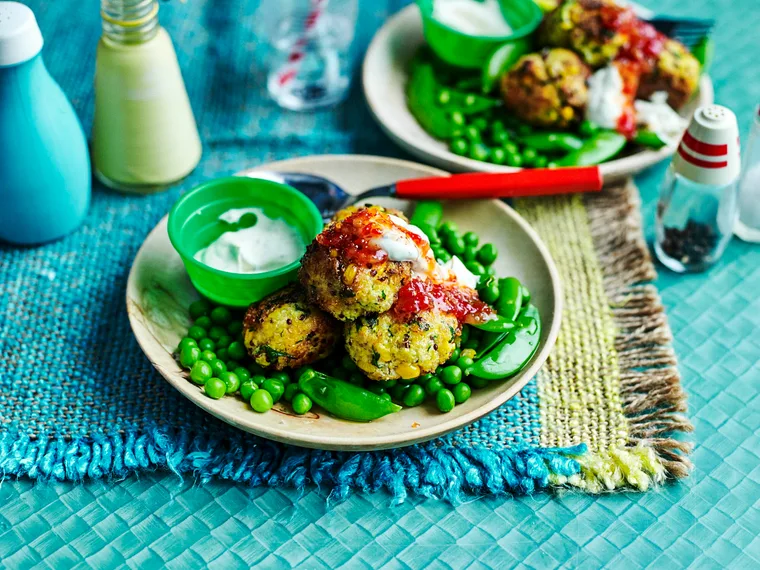 Corn, quinoa and tofu balls with minty cream