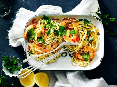 Linguine with garlic prawns