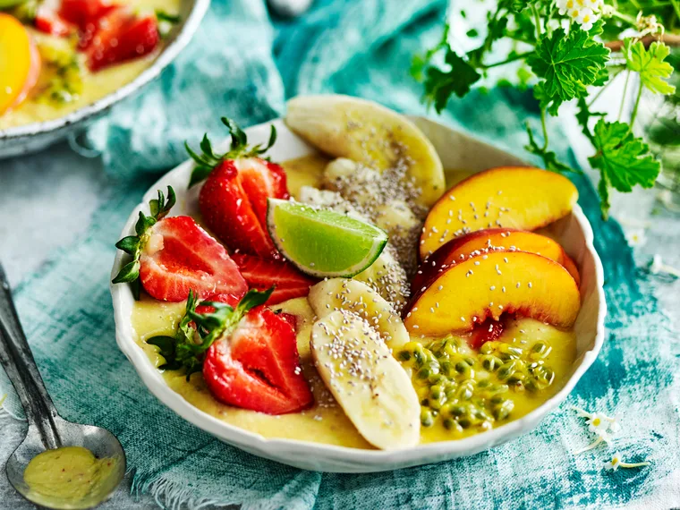 Carmen Miranda mango smoothie bowl