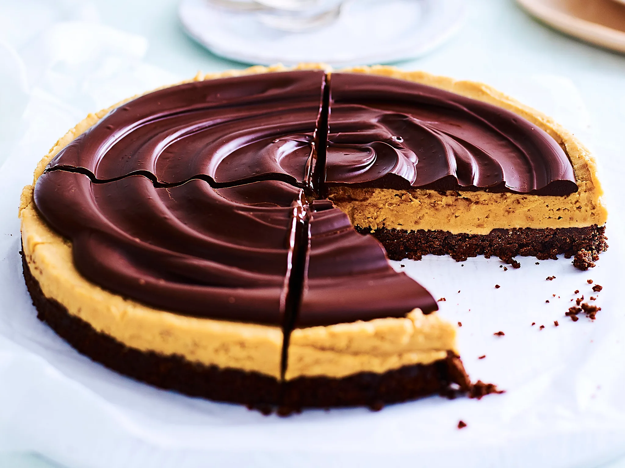 No-bake peanut butter and chocolate pie-image