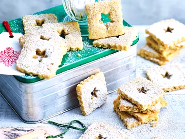 Festive walnut shortbread