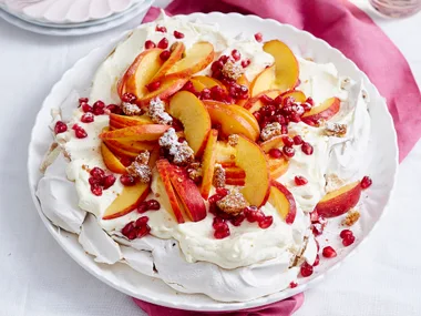 peach pavlova