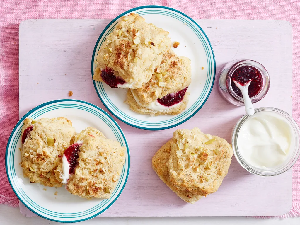 apple and cinnamon scones
