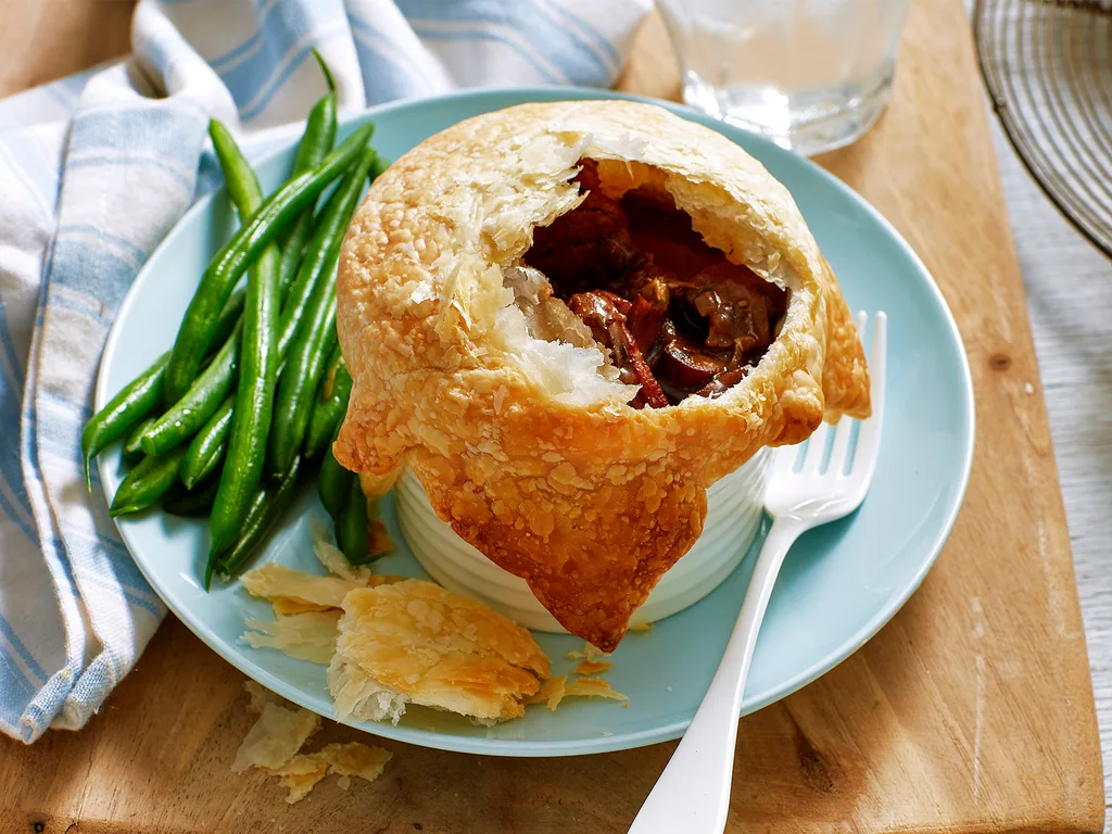 Chicken and mushroom gravy pies