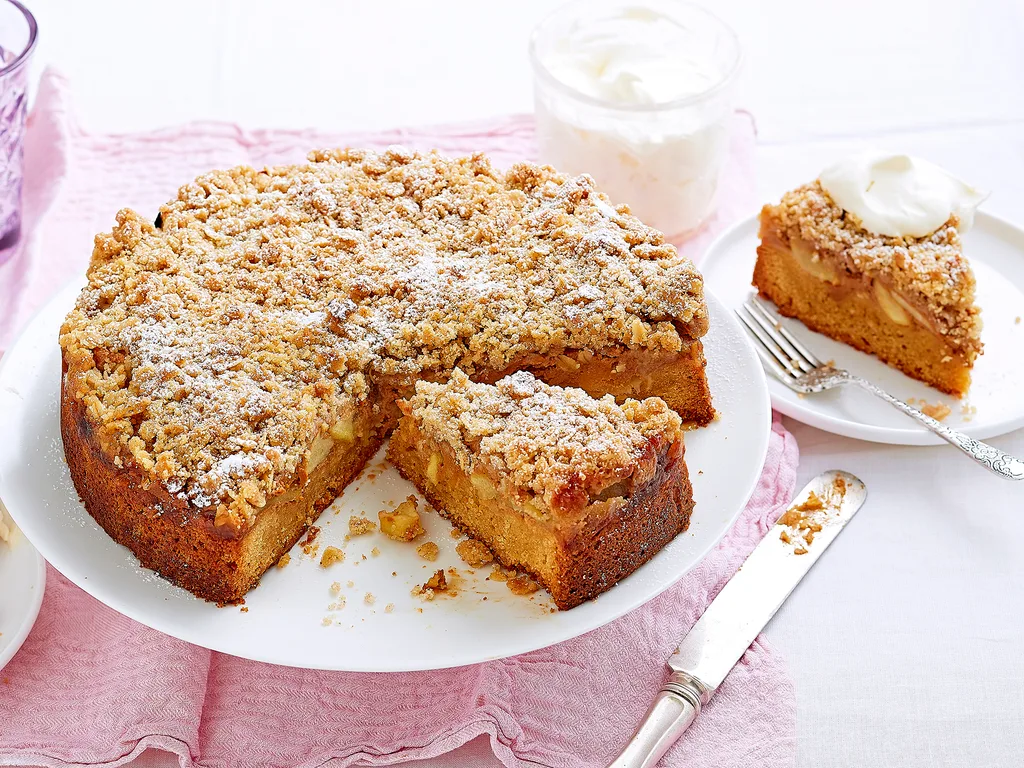 caramel apple crumble cake