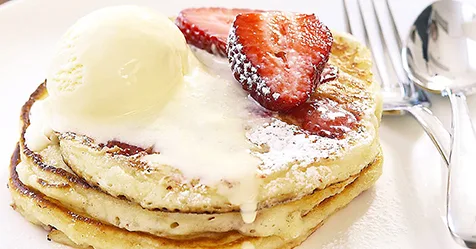 Strawberry buttermilk pancakes | Women's Weekly Food