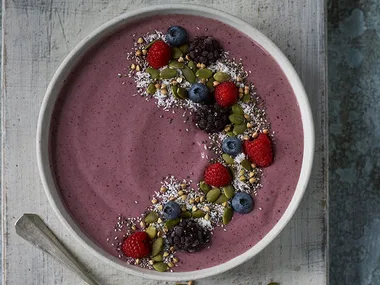 Berry smoothie bowl