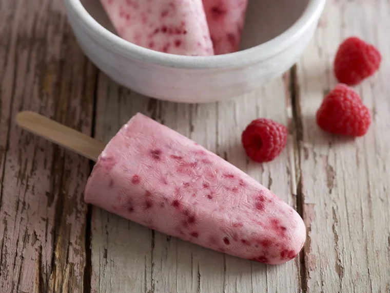 Raspberry & yoghourt popsicles
