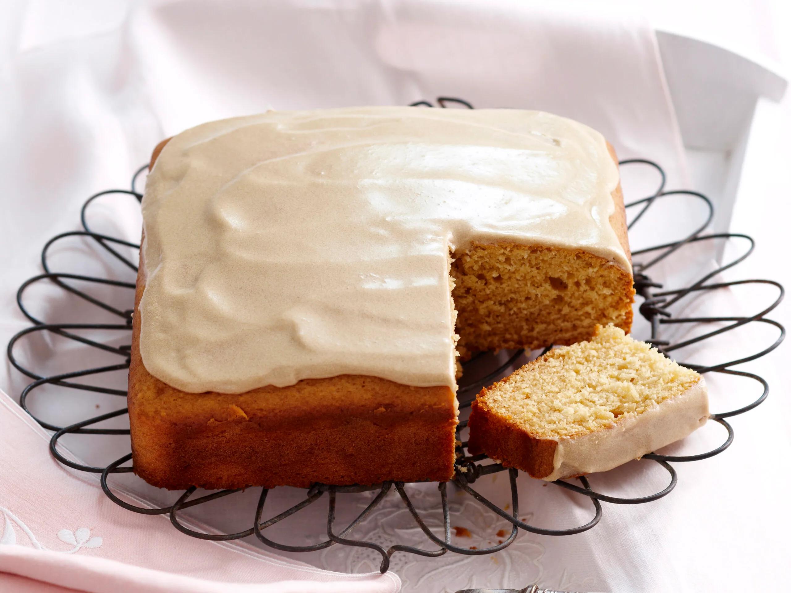 Caramel mud cake