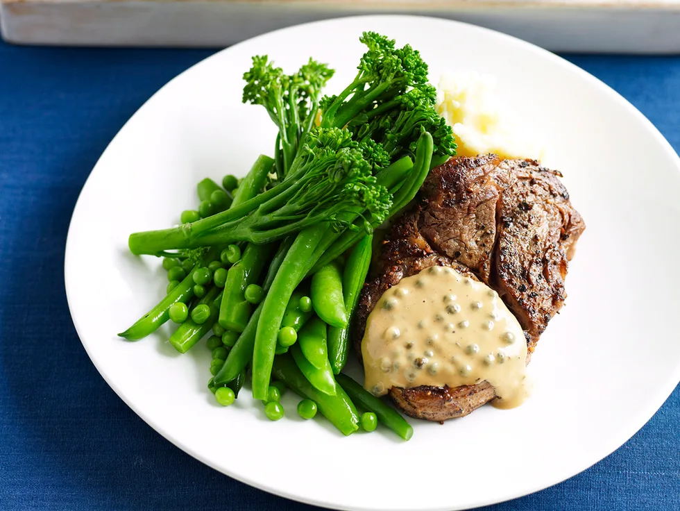 Steak with creamy pepper sauce