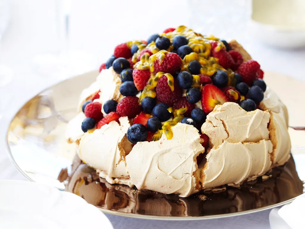 pavlova with cream and berries