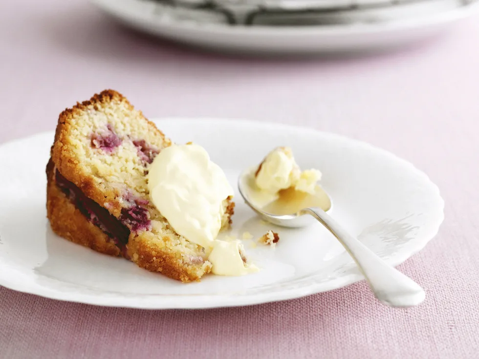 Rhubarb coconut cake